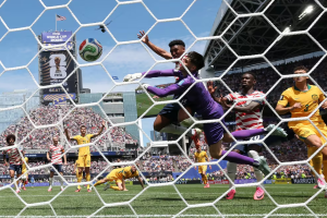 Com gols de Cameron Burgess (contra) e Alexander Freeman, os norte-americanos su