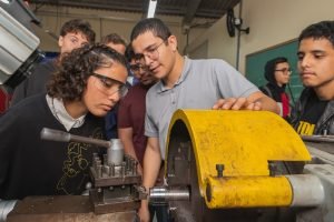 Estudantes-curso-tecnico.jpg