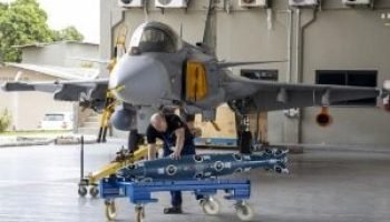 Testes do Gripen com bombas Mk84 e sistema Lizard 500 em ação no Rio Grande do N