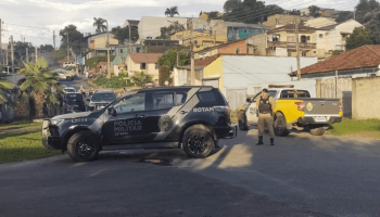 Homem morre após trocar tiros com polícia em Colombo, depois de agredir mulher