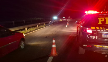 Idoso morre atropelado após parar no acostamento para urinar no Paraná