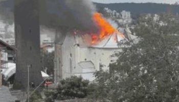 Igreja-em-chamas-no-Rio-Grande-do-Sul-RS-300x168-1