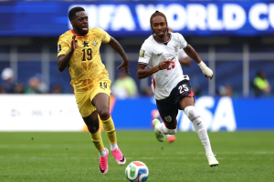 Inglaterra-pressiona-do-inicio-ao-fim-mas-para-na-retranca-de-Gana