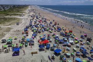 Pancadas de chuva e temporais atingem balneários paranaenses durante o período c