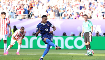 Mbappe-marca-de-penalti-e-Franca-elimina-Paraguai-nas-oitavas-da-Copa-do-Mundo