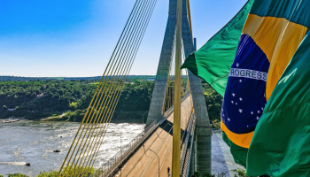 Governo recua e suspende proibição de ônibus de turismo na Ponte da Amizade