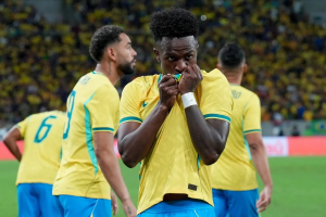 Brasil goleia o Panamá por 6 a 2 no Maracanã diante de mais de 70 mil torcedores