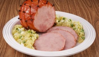 Tender Pamplona com salada de batata se destaca na ceia de Réveillon para quem busca inovação