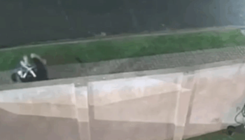 Homem em surto cai de moto, ataca socorrista e morre em Curitiba