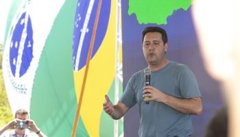 Ratinho Júnior encerra 2025 como o governador mais bem avaliado do Brasil
