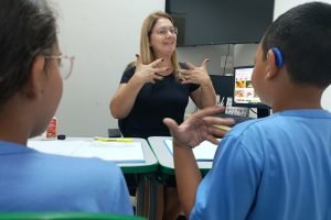 Secretaria de Educação abre inscrições para curso gratuito de Libras em Cascavel