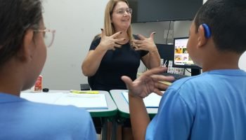 Secretaria de Educação abre inscrições para curso gratuito de Libras em Cascavel