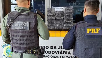 Polícia Rodoviária Federal apreende 35 iPhones em Cascavel durante fiscalização.