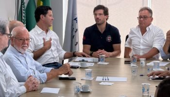 Guto Silva reunido com prefeitos da Amepar (Crédito/Fotos: AMEPAR/Divulgação)