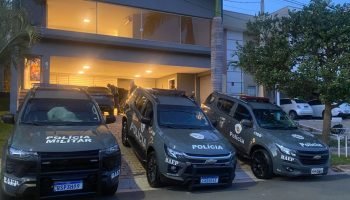Viaturas da Polícia Militar de SP durante Operação Infiltrados — Foto: Viaturas