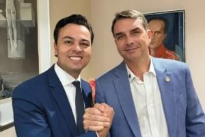 Jeffrey Chiquini, deputado eleito e Flávio Bolsonaro (Foto: Divulgação)