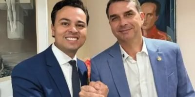 Jeffrey Chiquini, deputado eleito e Flávio Bolsonaro (Foto: Divulgação)