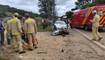 Acidente em Colombo deixa duas pessoas gravemente feridas; resgate realizado por helicóptero