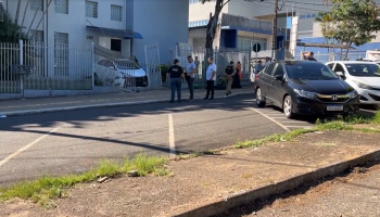 Adolescente de 15 anos morre após ser atropelada e prensada por carro em Foz do Iguaçu