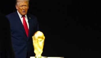 Trump Sugere Mudança de Nome para Futebol Americano em Sorteio da Copa