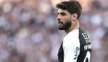 Yuri Alberto após lesão em jogo contra o São Bernardo — Foto: Carregando