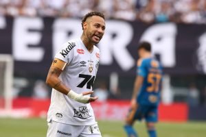 Neymar não garante permanência no Santos e anuncia cirurgia no joelho