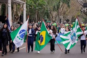 avenida-parana-tera-38-mil-participantes-e-60-veiculos-no-desfile-de-7-de-setembro-6a8f4933cb8c1