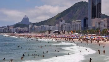 Piloto de avião ultraleve é encontrado após queda em Copacabana