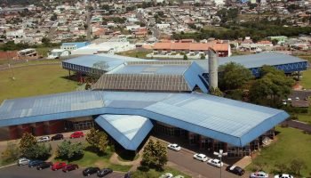 Passageiro impede embarque e quebra vidro de guichê na rodoviária de Guarapuava