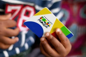 Caixa paga Bolsa Família — Foto: g+ notícias