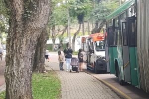 bebe-cai-carrinho-onibus-curitiba1-960x592-1