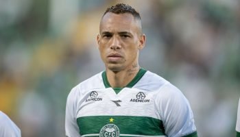 breno-lopes-gol-chapecoense-coritiba-brasileirao