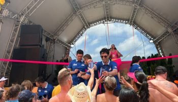 Arena Mundo Ric atrai público no primeiro dia com brindes, música e animação em Matinhos