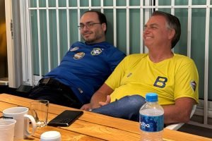 carlos-bolsonaro-visita-jair-bolsonaro