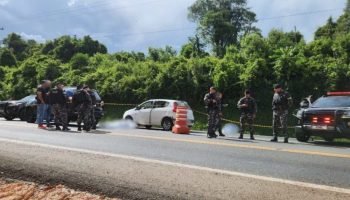 Casal morre em troca de tiros com polícia no Contorno Norte após tentativa de fuga