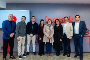 A diretora da FEMPAR, Carmen Marcondes Ribas, recebeu autoridades políticas e lideranças das áreas de saúde, tecnologia e inovação durante a inauguração do In.mack