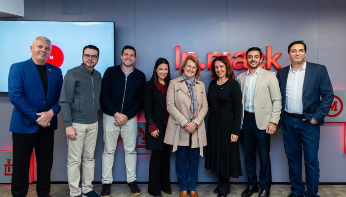 A diretora da FEMPAR, Carmen Marcondes Ribas, recebeu autoridades políticas e lideranças das áreas de saúde, tecnologia e inovação durante a inauguração do In.mack