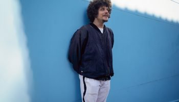 Chico Chico chega ao Guairinha com turnê do novo álbum no fim de janeiro