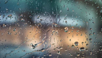 Nesta quarta‑feira (10/12), o clima em Maringá será dominado por pancadas de chuva isoladas a...
