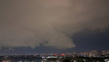 Chuva forte atinge Curitiba com ventos de quase 70 km/h