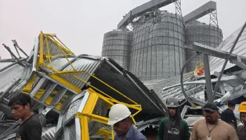 Imagens mostram reservatório metálico desabado e sua base danificada após forte