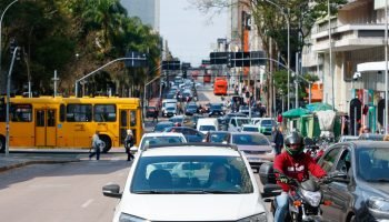 Redução do IPVA impulsiona 42% de aumento emplacamentos no Paraná 2024-2025