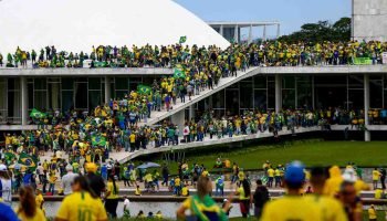 Cidades do Paraná recebem atos pró-democracia em 8 de janeiro