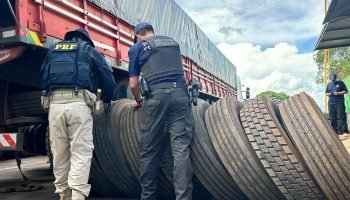PRF detecta contrabando de pneus na BR-277, no bairro Presidente, em borracharia de Cascavel