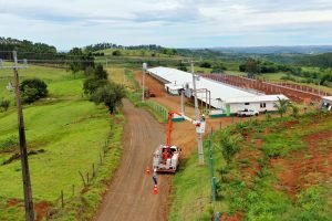 Programa da Copel Paraná Trifásico, de construção de novas redes para fortalecer o sistema de distribuição de energia nas áreas rurais
