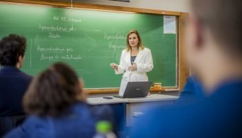 UEM abre concurso com 73 vagas para professores efetivos