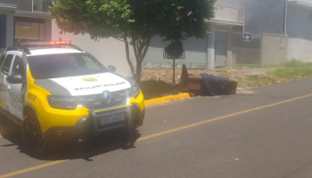 Corpo de homem encontrado dentro de sofá abandonado em Umuarama