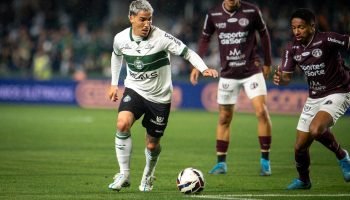Josué afirma que não pode garantir permanência no Coritiba sem mentir