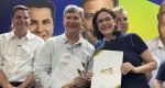 Cristina Graeml, candidata ao Senado pelo Paraná recebe de William Pelissari, presidente da ACIC, carta de sugestões e propostas (Foto: Ascom/CG)