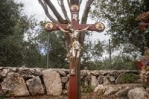 crucifixo-no-libano-300x166-1